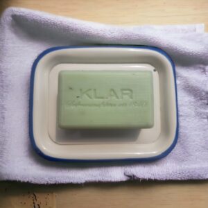 KLAR - Emalje Sæbeskål - Blue - Off White